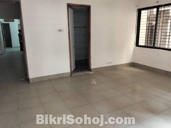 South-Facing 4-Bed Flat/ 5 Baths&4Balconies Near MRT